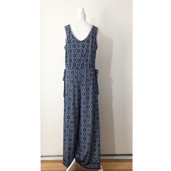 NWT $100 Max Studio Culotte Jumpsuit Size M Navy Blue Floral Side Tie Sleeveless - Picture 5 of 9